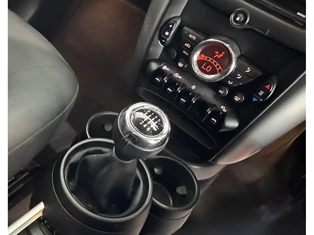 Used MINI Countryman Cooper Jungle Green - Interior and Exterior details 13