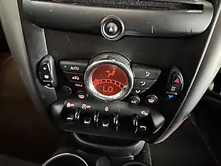 Used MINI Countryman Cooper Jungle Green - Interior and Exterior details 14