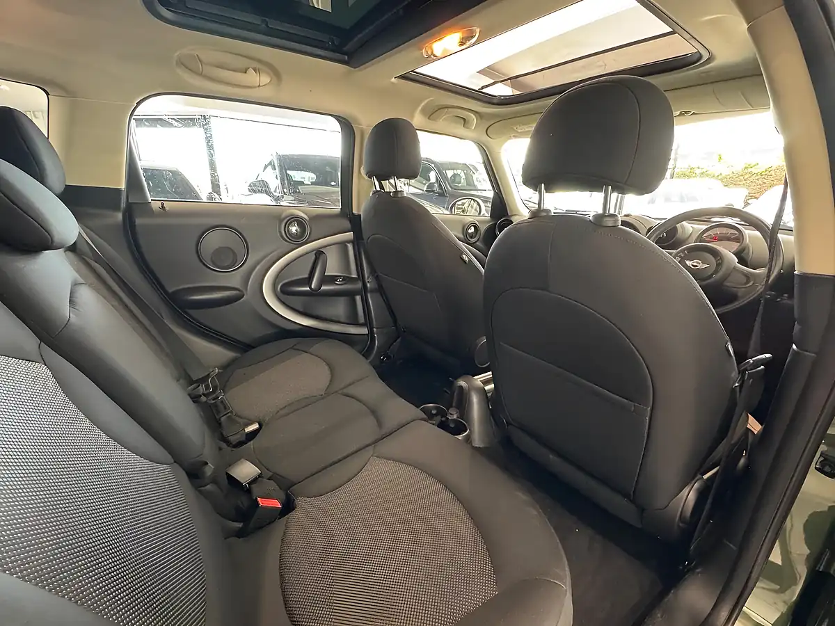 Used MINI Countryman Cooper Jungle Green - Interior and Exterior details 18