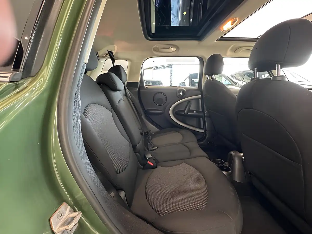 Used MINI Countryman Cooper Jungle Green - Interior and Exterior details 19