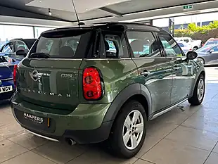Used MINI Countryman Cooper Jungle Green - Interior and Exterior details 6