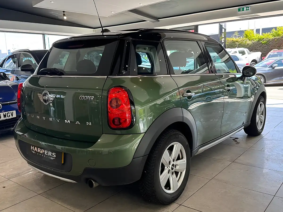 Used MINI Countryman Cooper Jungle Green - Interior and Exterior details 6