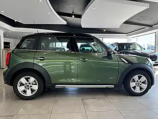 Used MINI Countryman Cooper Jungle Green - Interior and Exterior details 7