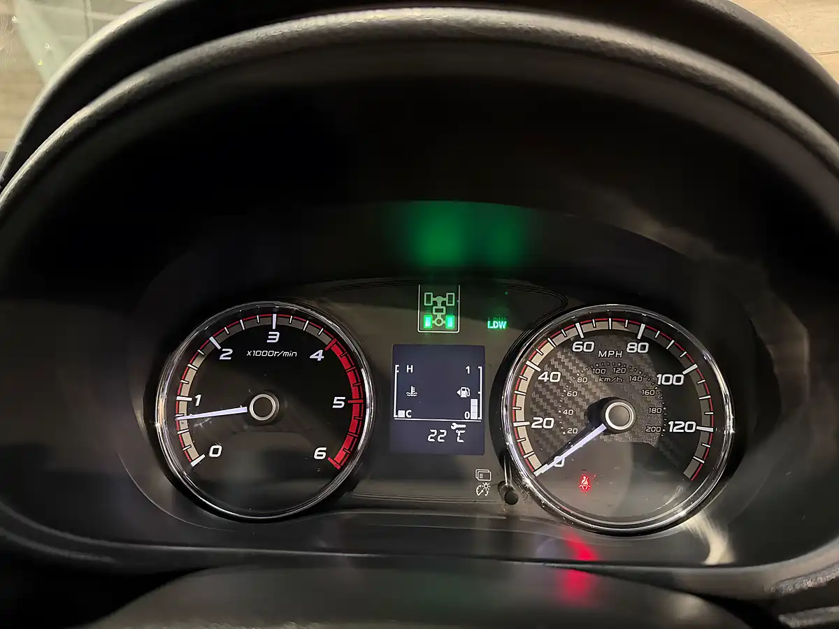 Used Mitsubishi L200 Barbarian Amazon Green - Interior and Exterior details 13