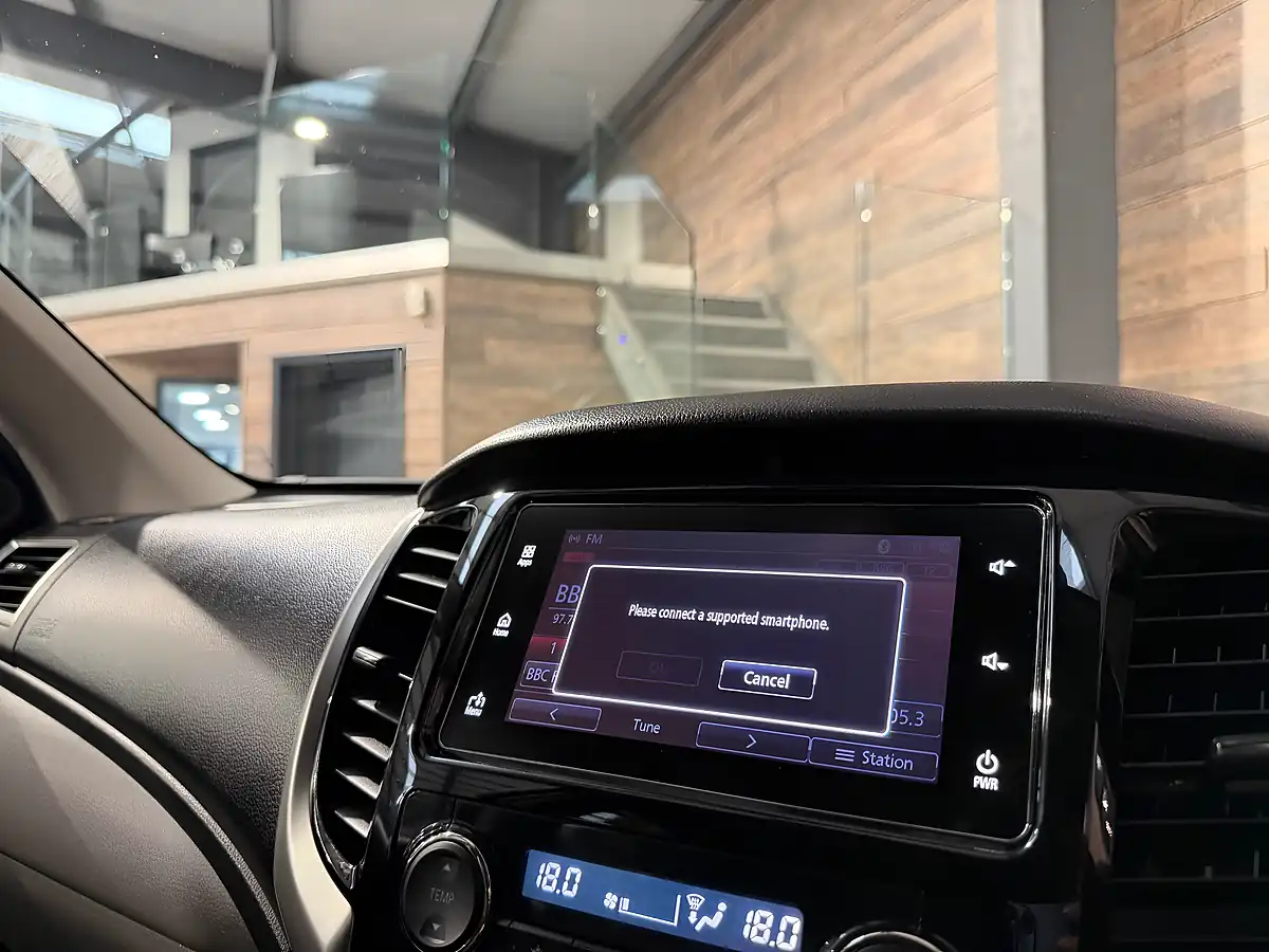 Used Mitsubishi L200 Barbarian Amazon Green - Interior and Exterior details 15