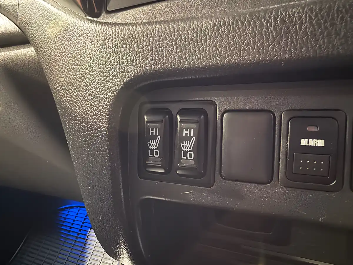 Used Mitsubishi L200 Barbarian Amazon Green - Interior and Exterior details 19