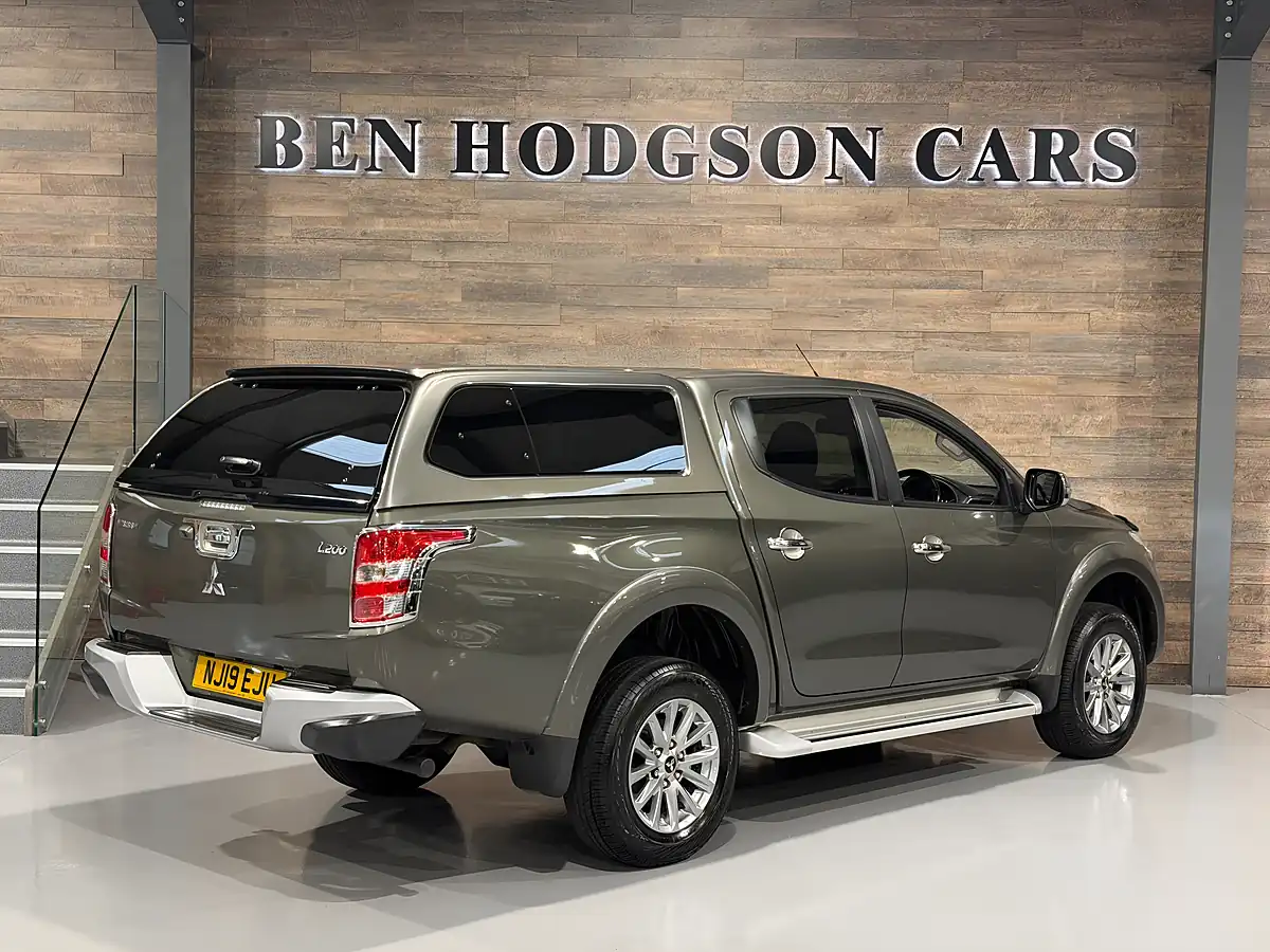 Used Mitsubishi L200 Barbarian Amazon Green - Interior and Exterior details 4