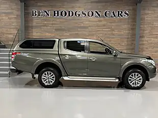 Used Mitsubishi L200 Barbarian Amazon Green - Interior and Exterior details 5