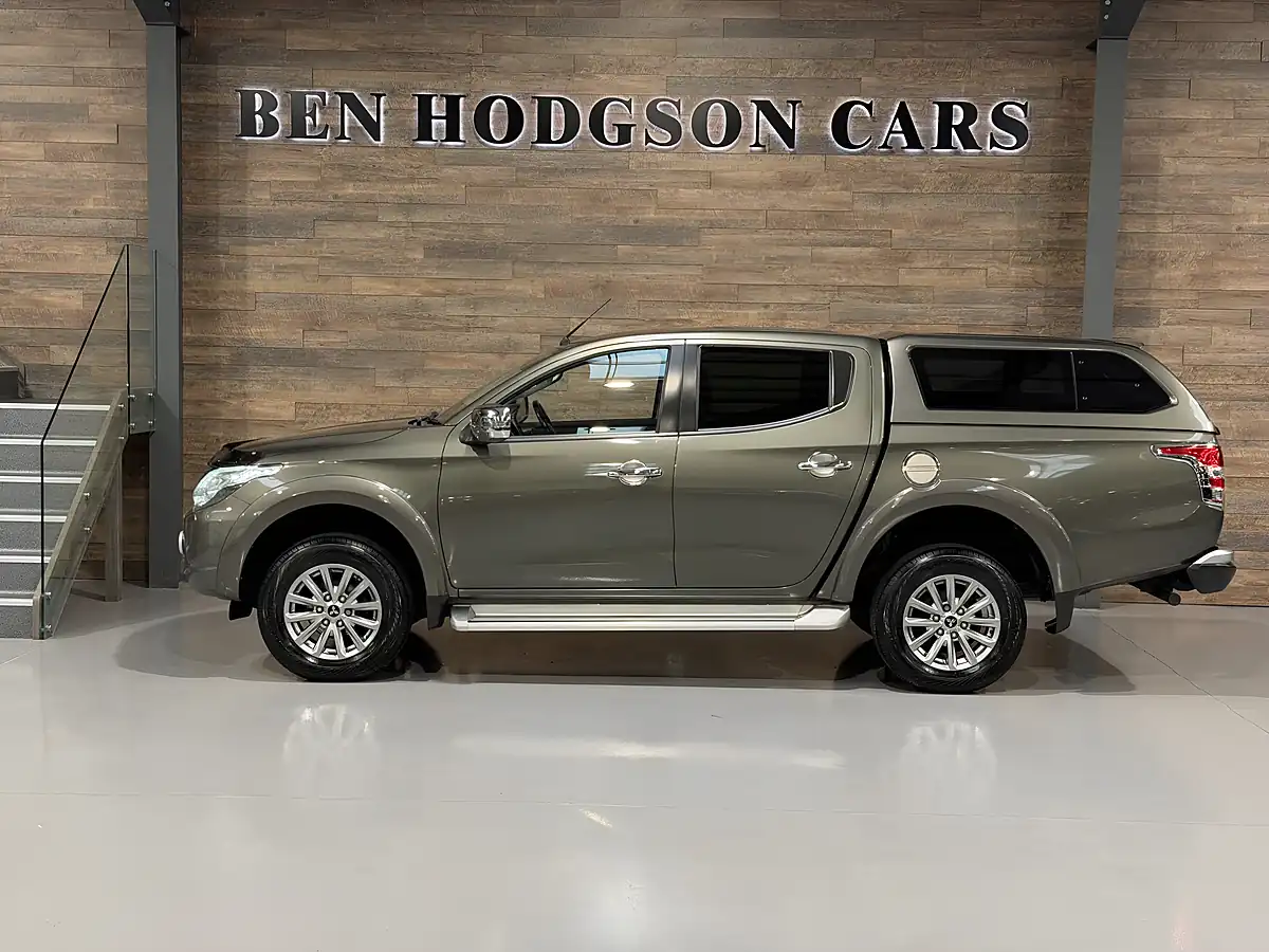 Used Mitsubishi L200 Barbarian Amazon Green - Interior and Exterior details 6