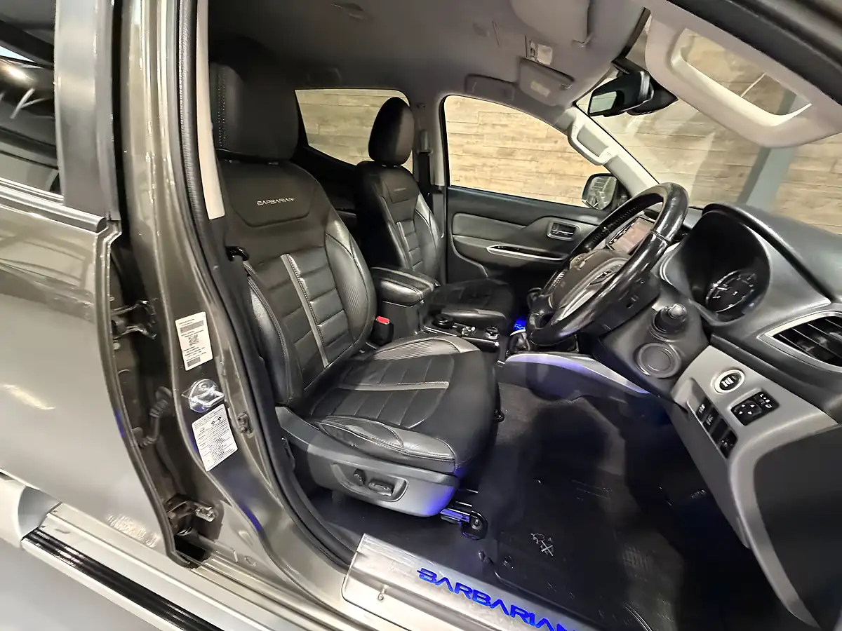 Used Mitsubishi L200 Barbarian Amazon Green - Interior and Exterior details 7