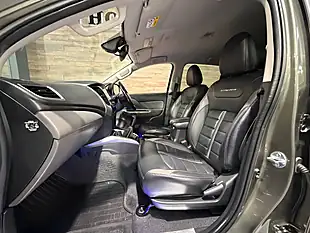 Used Mitsubishi L200 Barbarian Amazon Green - Interior and Exterior details 8