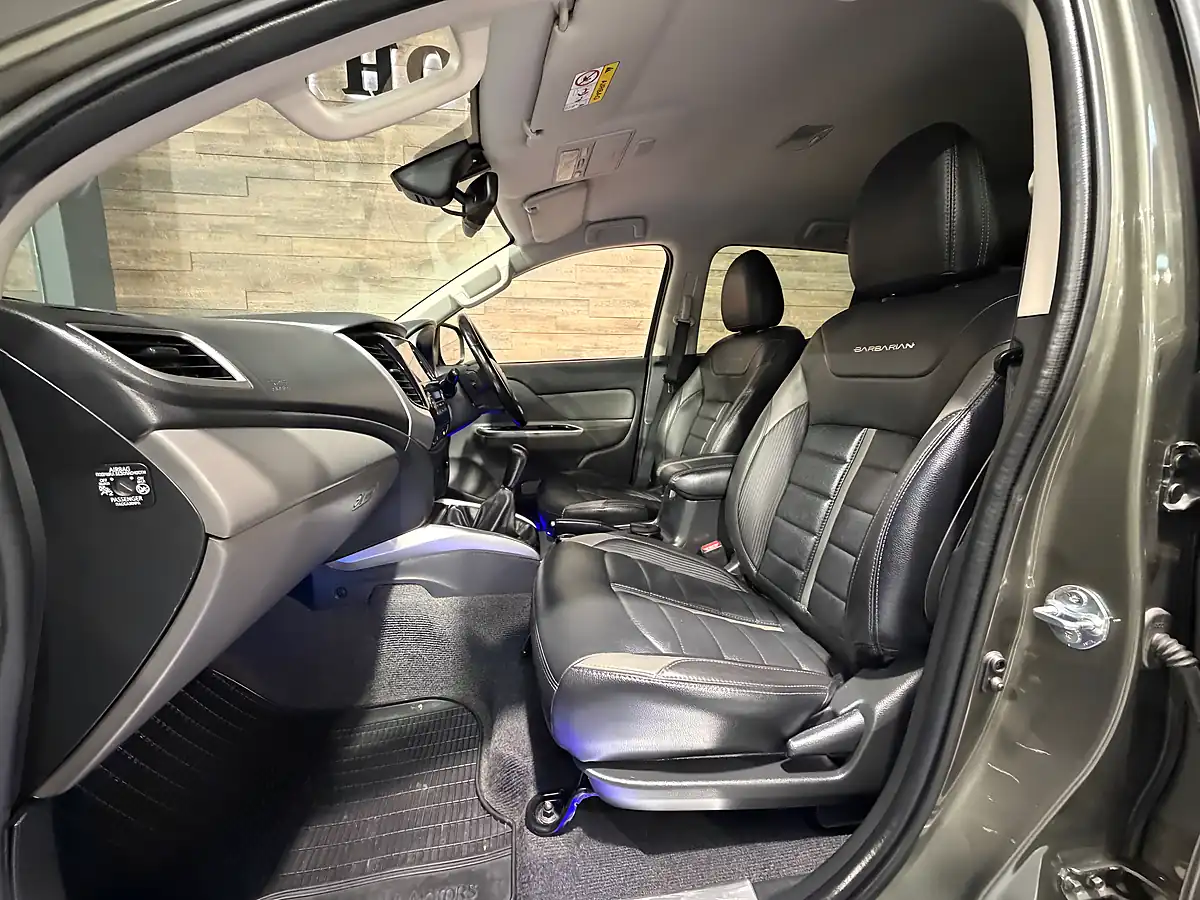 Used Mitsubishi L200 Barbarian Amazon Green - Interior and Exterior details 8