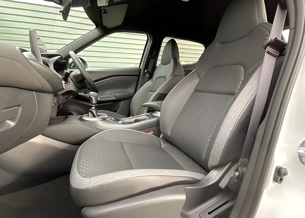 Used Nissan Juke N-Connecta Pearl White - Interior and Exterior details 11