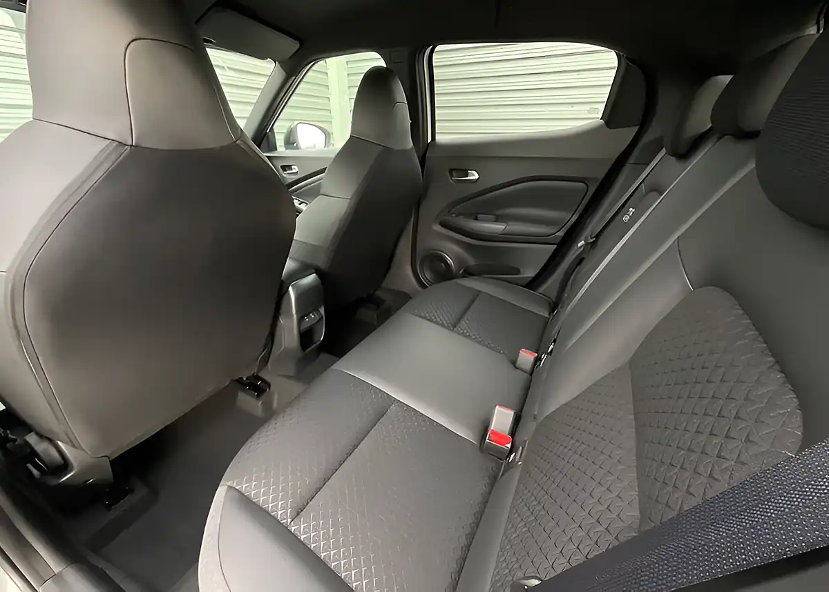 Used Nissan Juke N-Connecta Pearl White - Interior and Exterior details 13