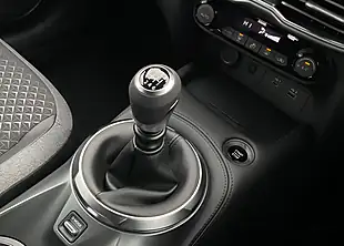 Used Nissan Juke N-Connecta Pearl White - Interior and Exterior details 18