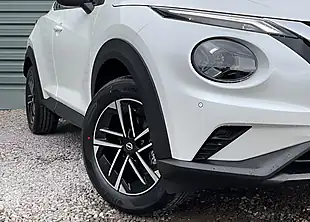 Used Nissan Juke N-Connecta Pearl White - Interior and Exterior details 2