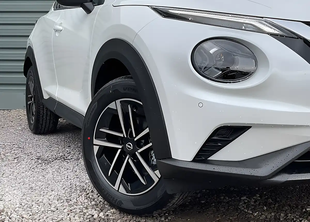 Used Nissan Juke N-Connecta Pearl White - Interior and Exterior details 2