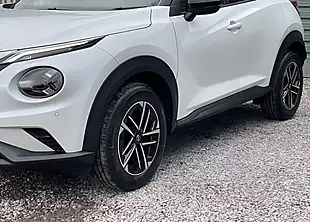 Used Nissan Juke N-Connecta Pearl White - Interior and Exterior details 5