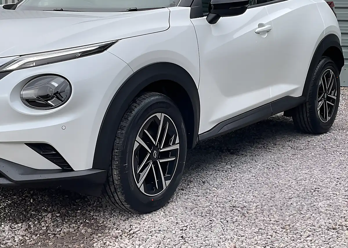 Used Nissan Juke N-Connecta Pearl White - Interior and Exterior details 5