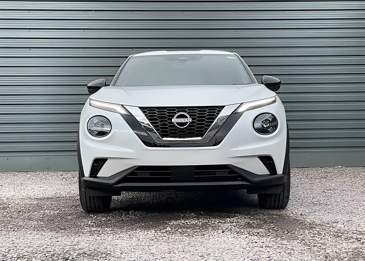 Used Nissan Juke N-Connecta Pearl White - Interior and Exterior details 6