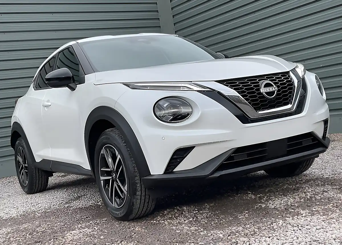 Used Nissan Juke N-Connecta Pearl White - Interior and Exterior details 7