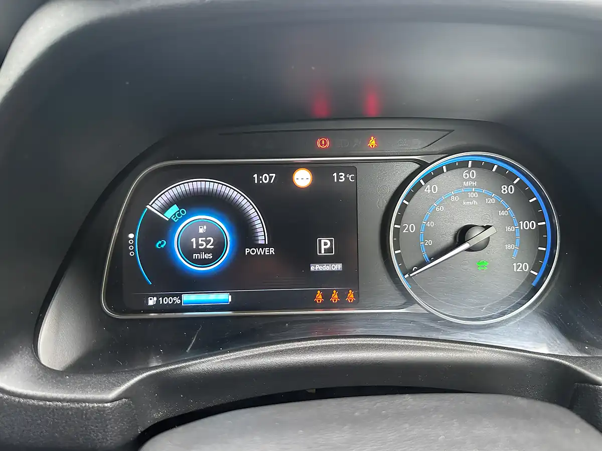 Used Nissan Leaf Acenta Grey - Interior and Exterior details 3