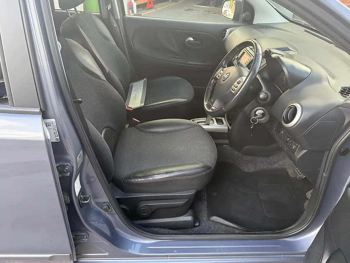 Used Nissan Note Grey - Interior and Exterior details 12