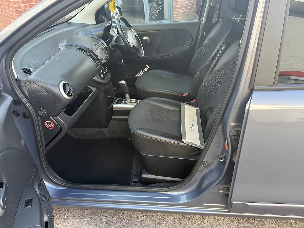 Used Nissan Note Grey - Interior and Exterior details 13