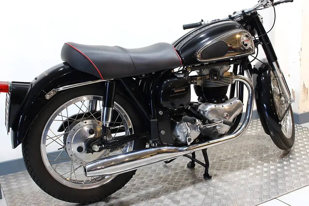 Used Norton Dominator 88 Black - Interior and Exterior details 3