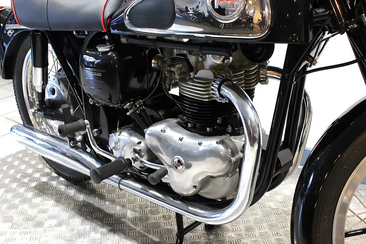 Used Norton Dominator 88 Black - Interior and Exterior details 6