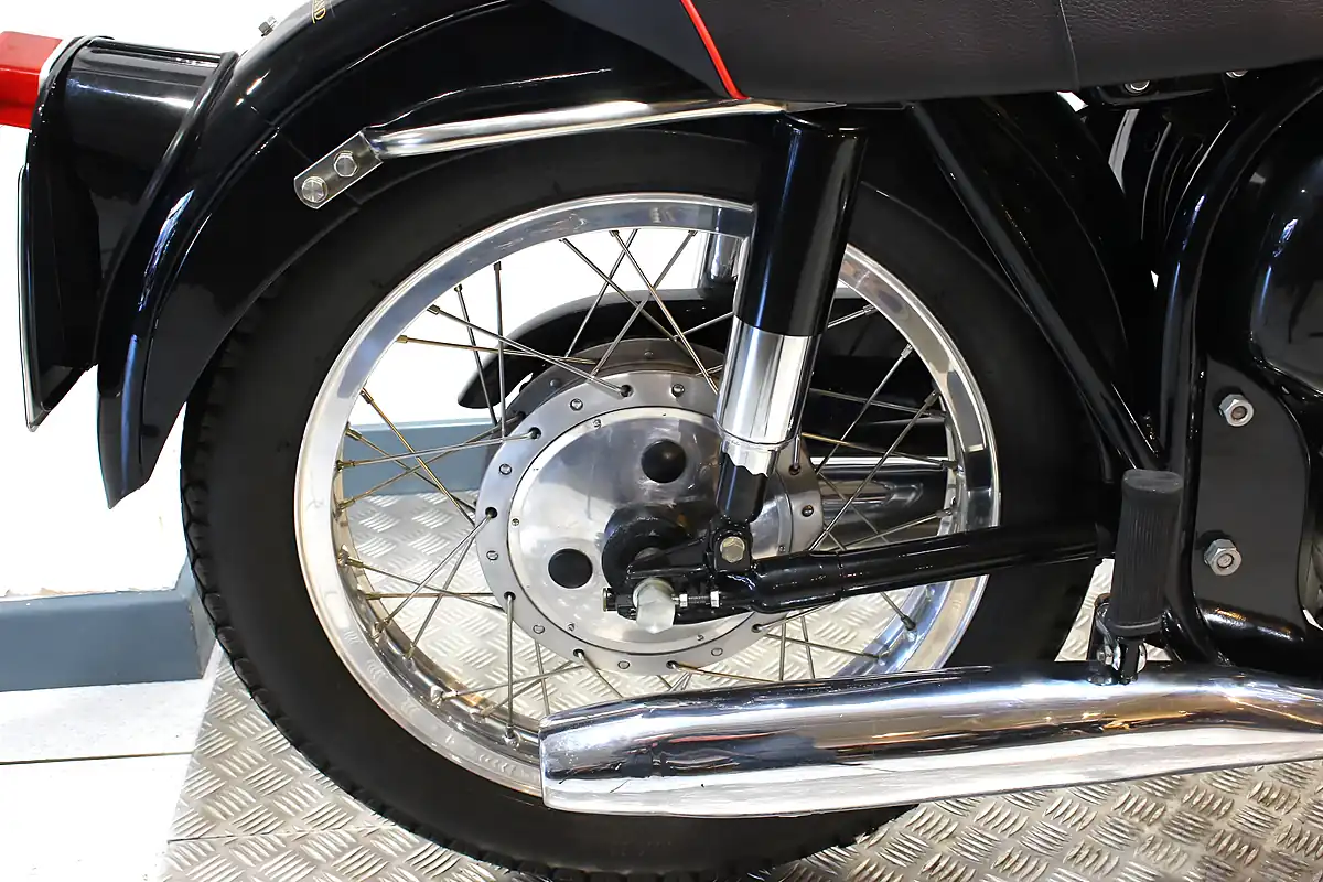 Used Norton Dominator 88 Black - Interior and Exterior details 7