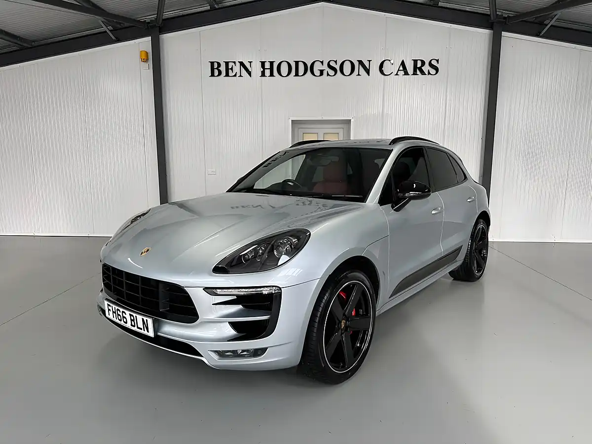 Used Porsche Macan Gts Rhodium Silver - Interior and Exterior details 17