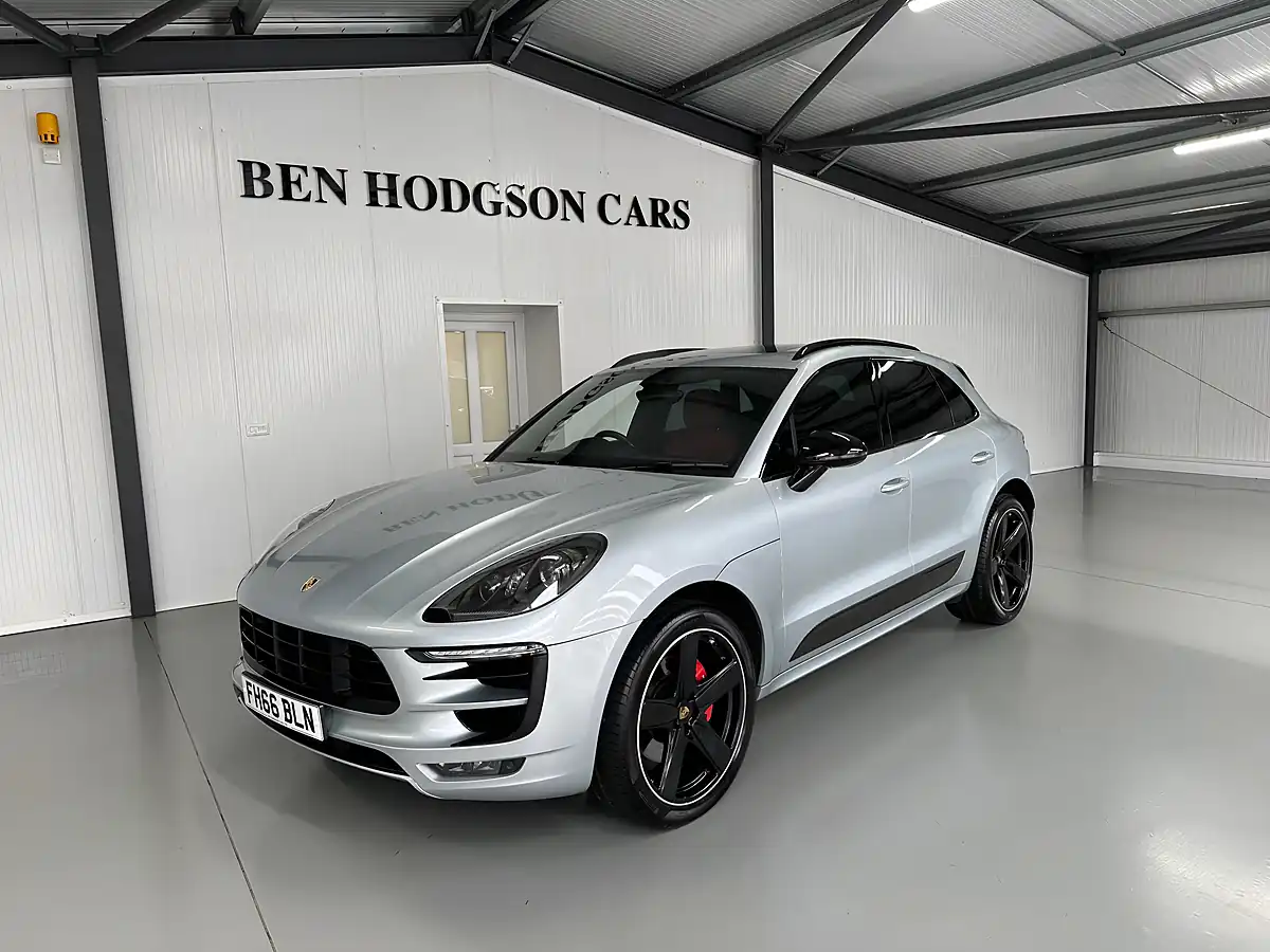 Used Porsche Macan Gts Rhodium Silver - Interior and Exterior details 3