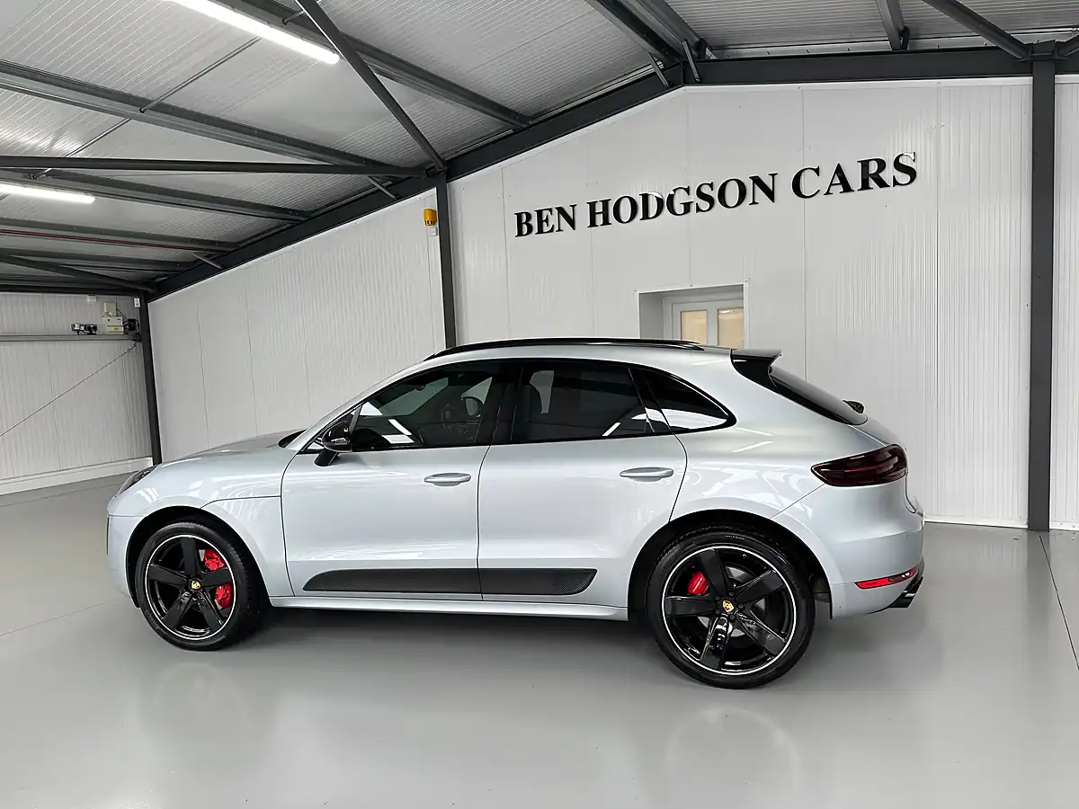 Used Porsche Macan Gts Rhodium Silver - Interior and Exterior details 7