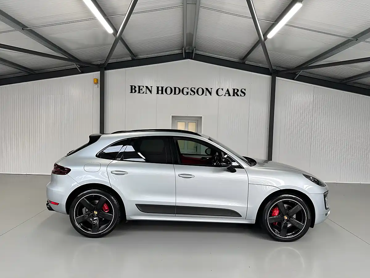 Used Porsche Macan Gts Rhodium Silver - Interior and Exterior details 9
