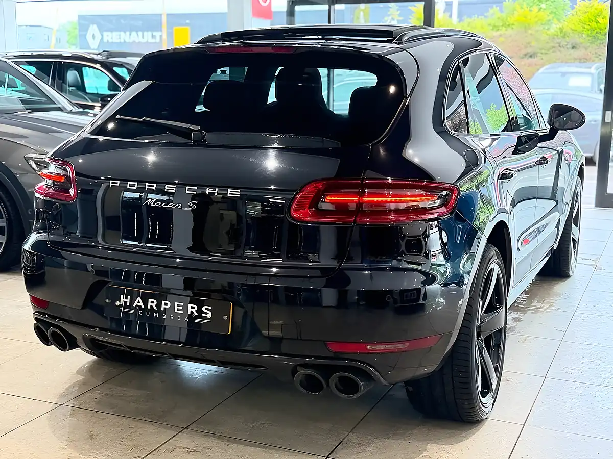 Used Porsche Macan S - Interior and Exterior details 10
