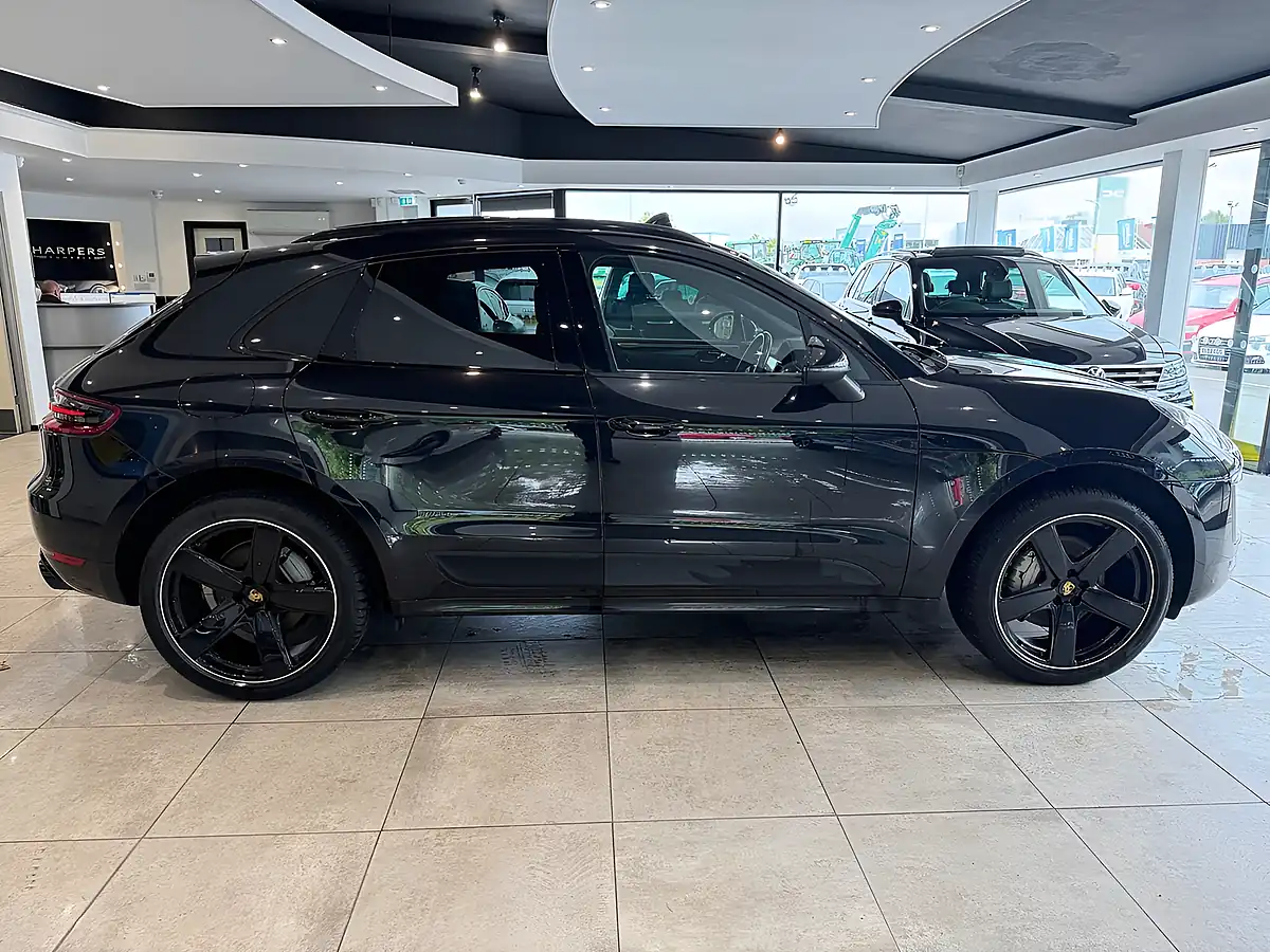 Used Porsche Macan S - Interior and Exterior details 11