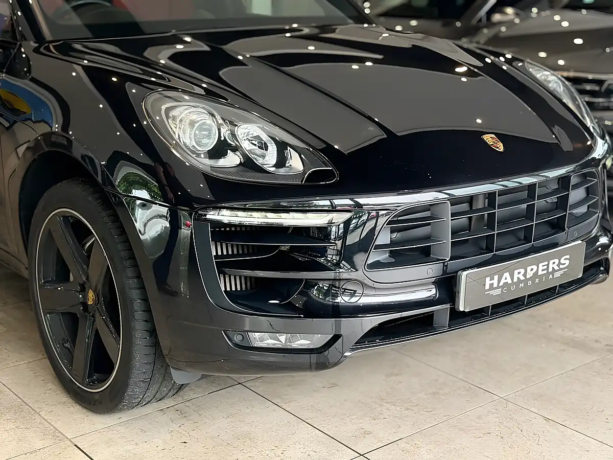 Used Porsche Macan S - Interior and Exterior details 13