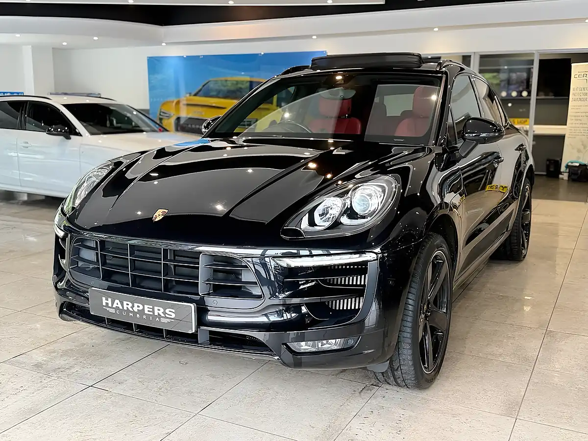 Used Porsche Macan S - Interior and Exterior details 4