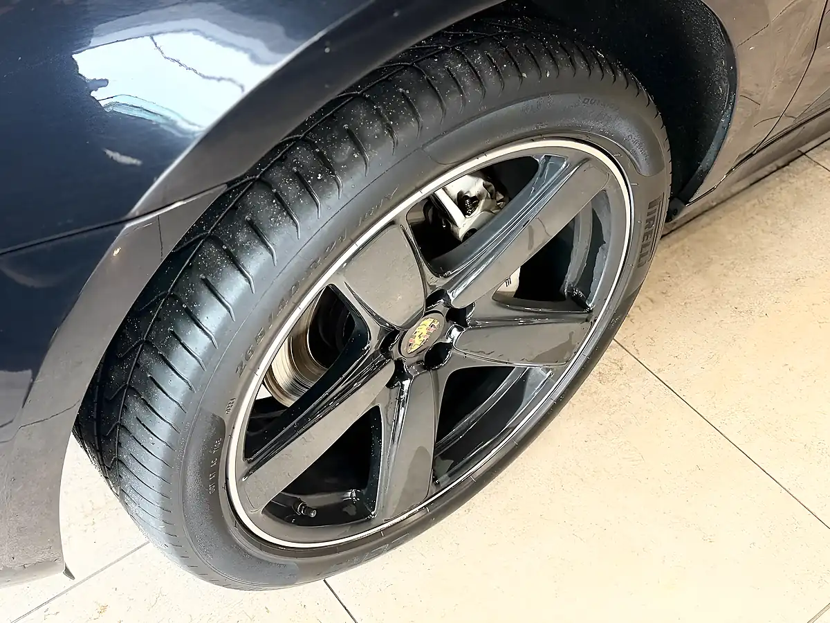 Used Porsche Macan S - Interior and Exterior details 5