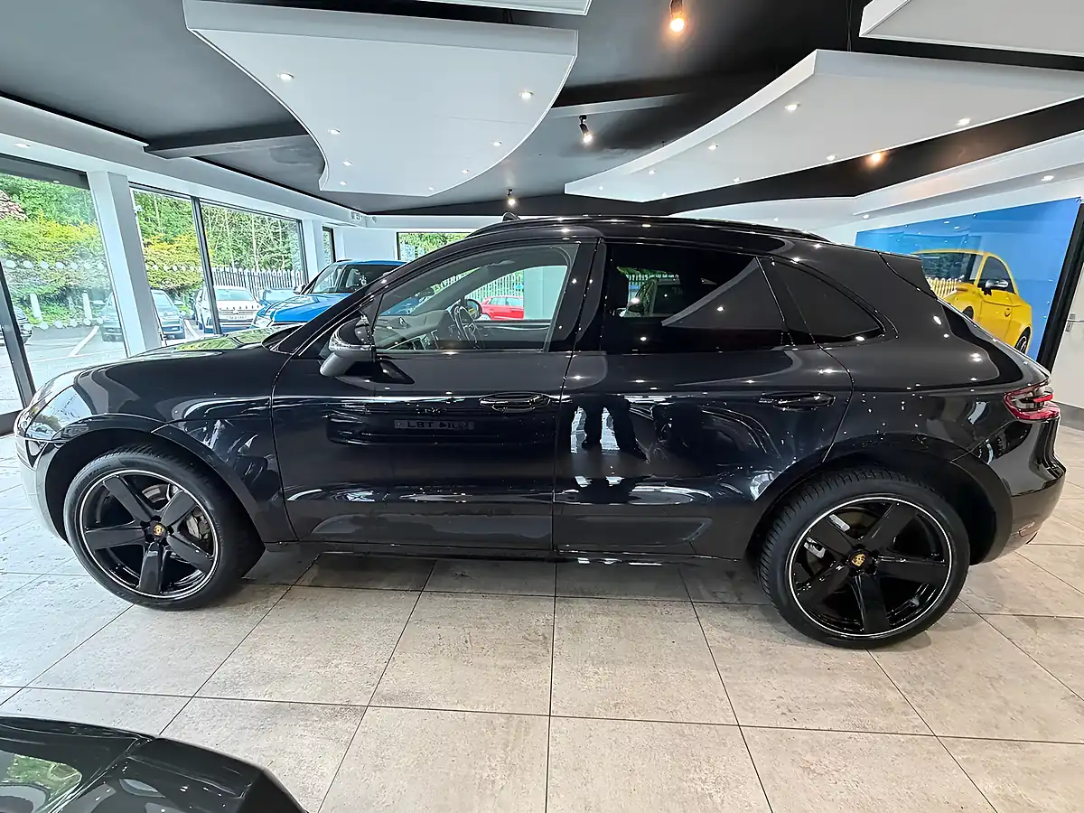 Used Porsche Macan S - Interior and Exterior details 6