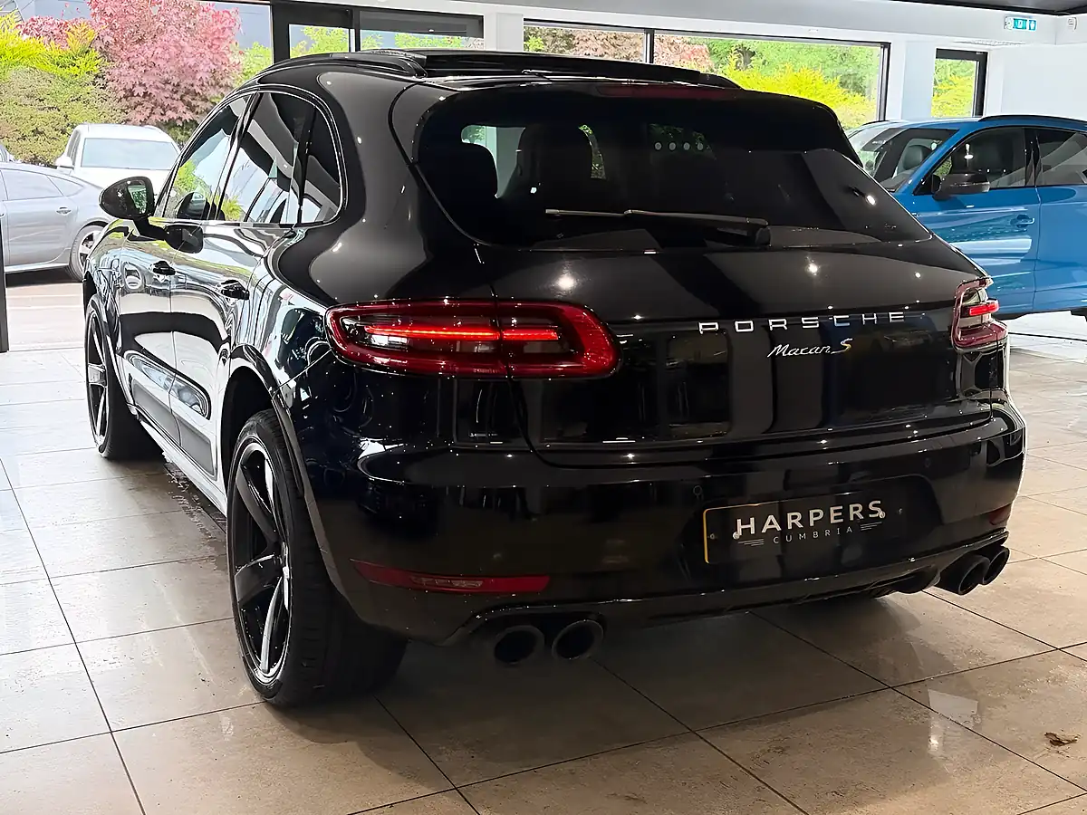 Used Porsche Macan S - Interior and Exterior details 7
