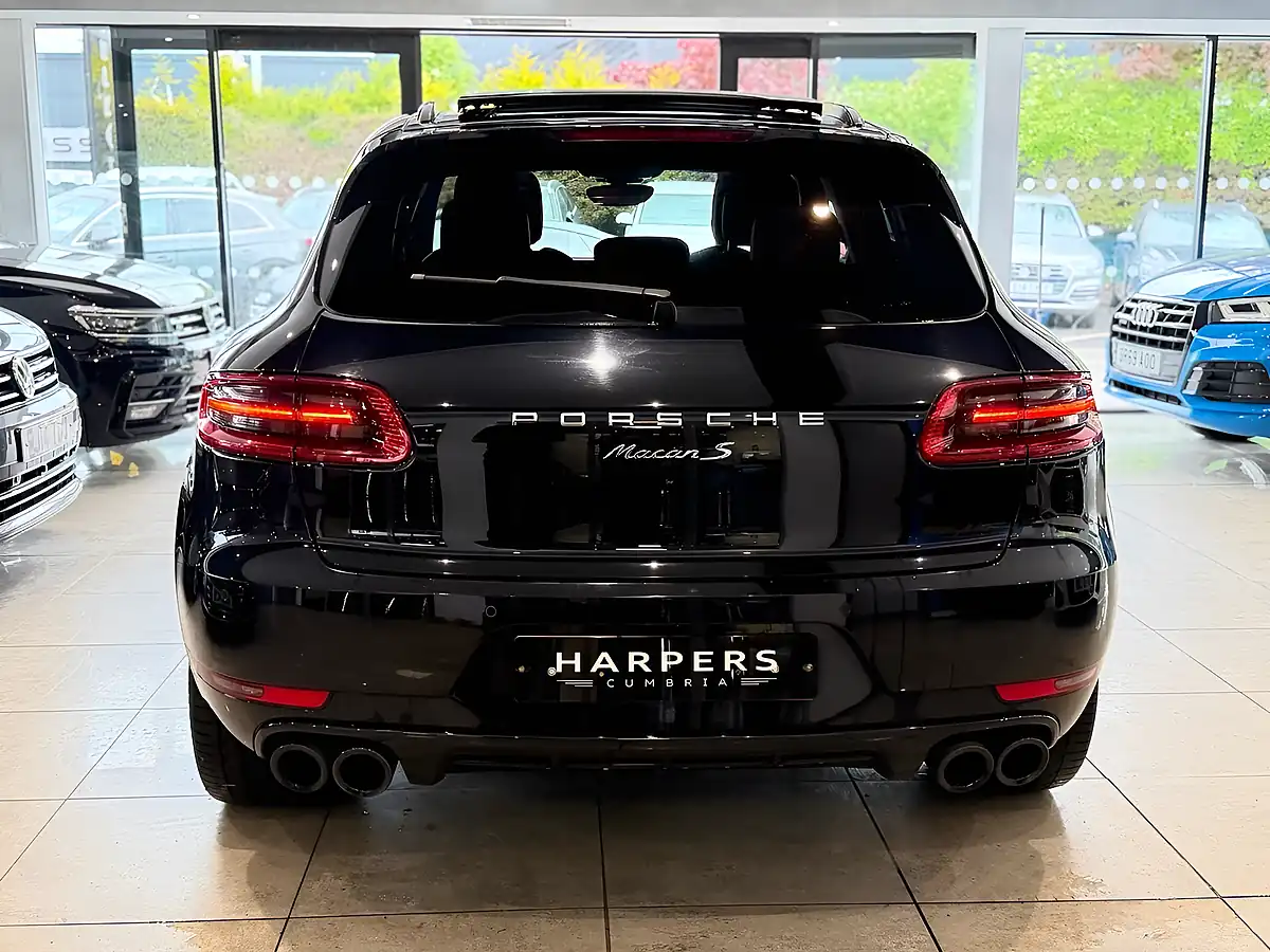 Used Porsche Macan S - Interior and Exterior details 8