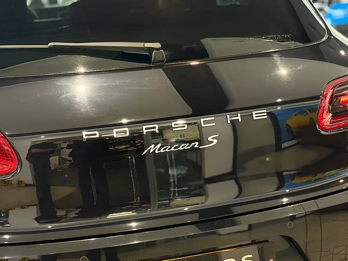 Used Porsche Macan S - Interior and Exterior details 9