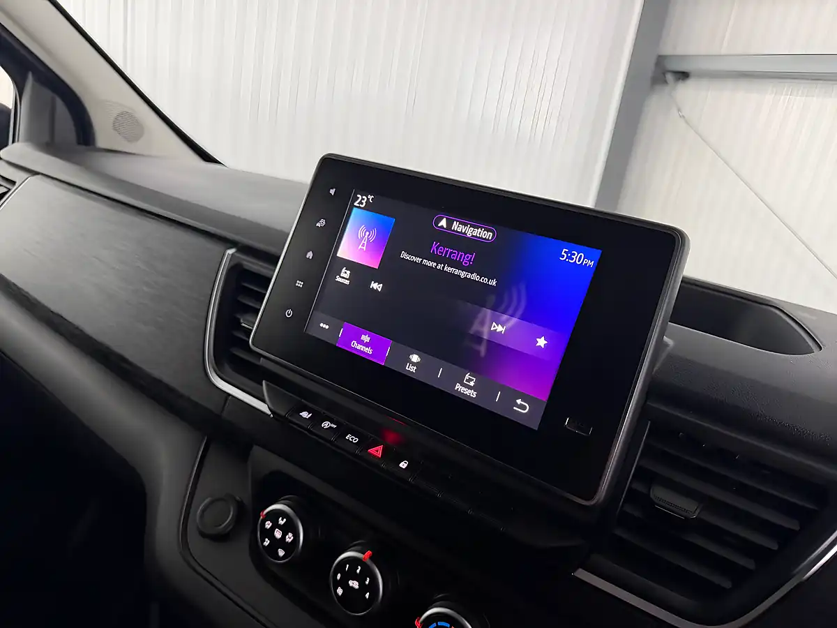 Used Renault Trafic Sport Slate Grey - Interior and Exterior details 17