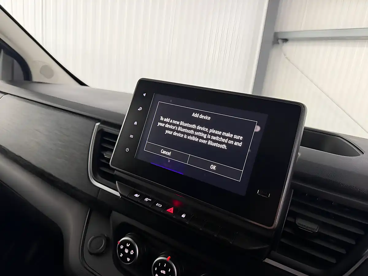 Used Renault Trafic Sport Slate Grey - Interior and Exterior details 18