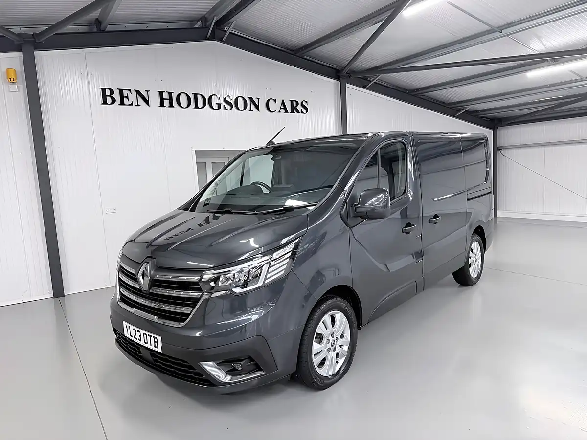Used Renault Trafic Sport Slate Grey - Interior and Exterior details 2