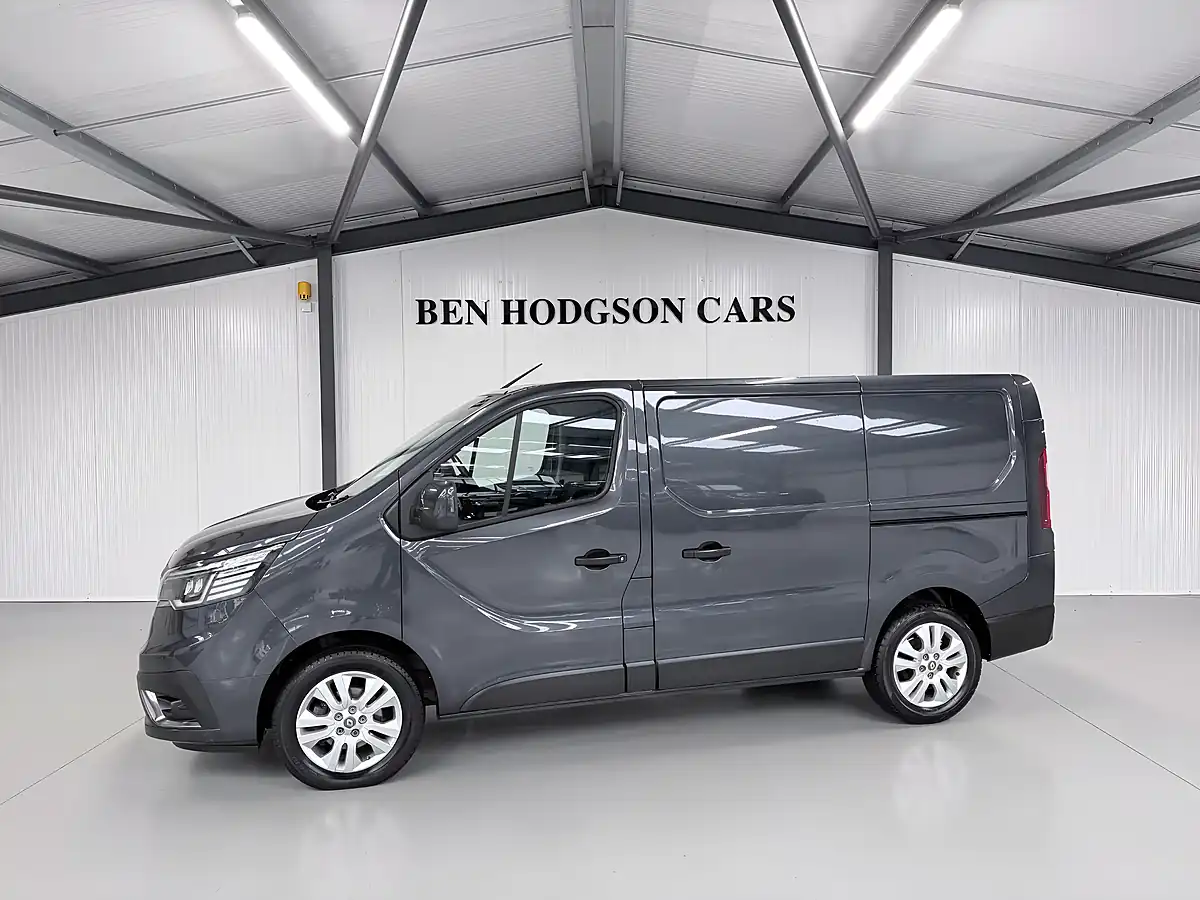 Used Renault Trafic Sport Slate Grey - Interior and Exterior details 3