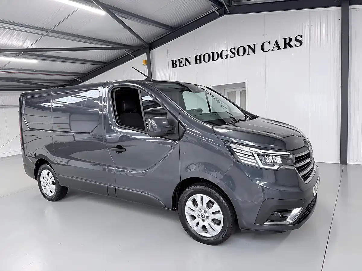Used Renault Trafic Sport Slate Grey - Interior and Exterior details 6