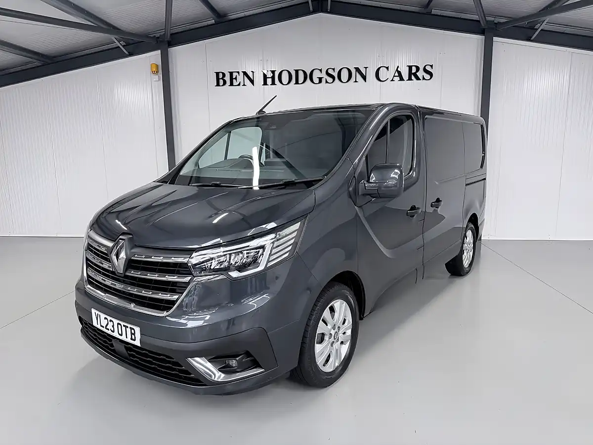 Used Renault Trafic Sport Slate Grey - Interior and Exterior details 9
